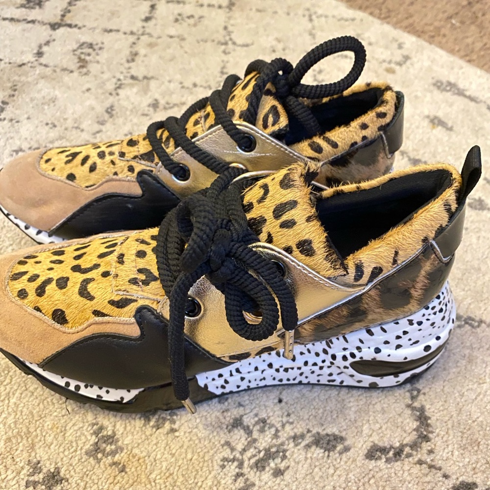 Steve Madden sneakers size 7